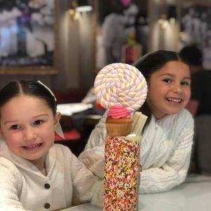 Meet your Posher, Claudia